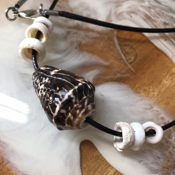 🖤Hawaiian puka shell handmade necklace - Picture 3 of 12